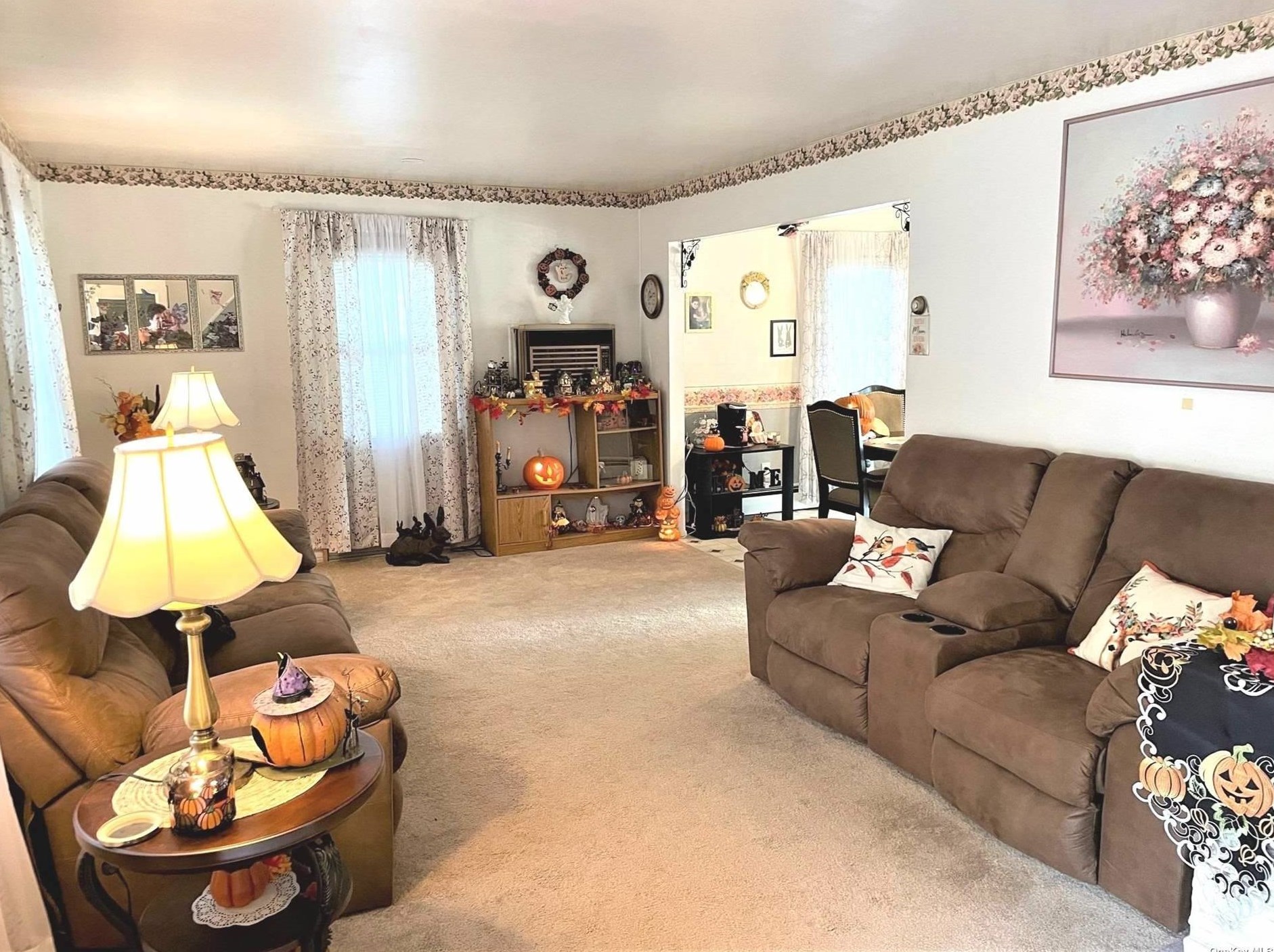 49 Wintergreen Dr, Coram, NY 11727-2222