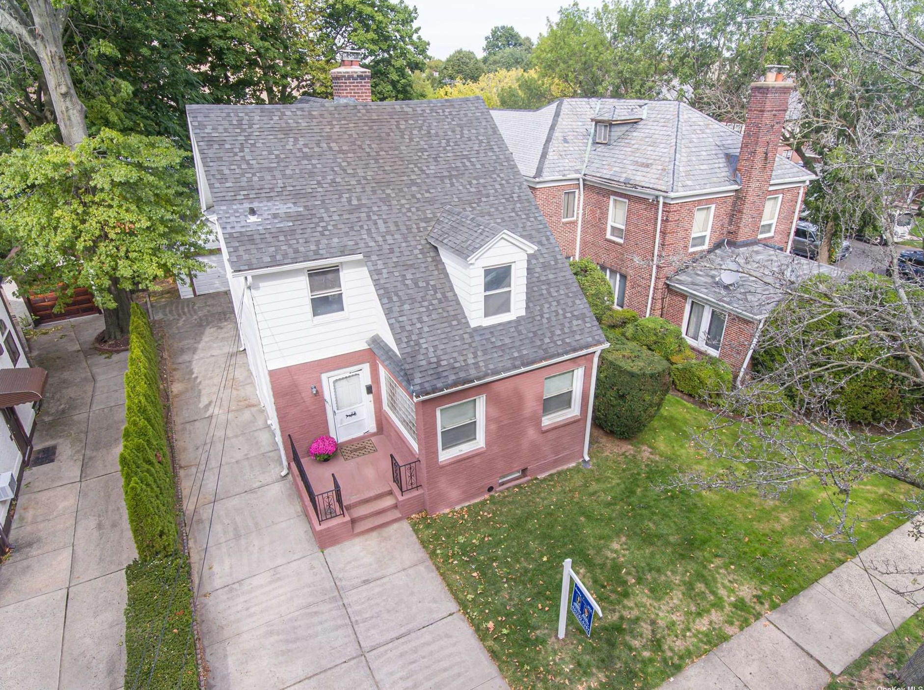 95-11 70th Ave, Flushing, NY 11375-5040