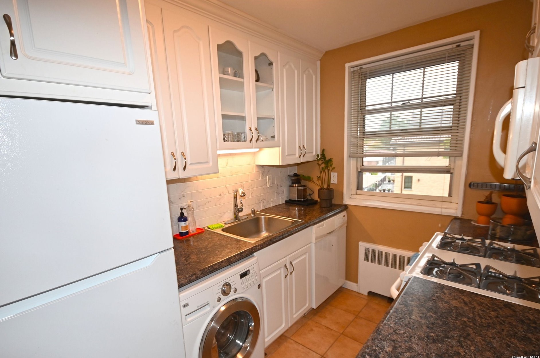 252-34 63rd Ave, Flushing, NY 11362-1957