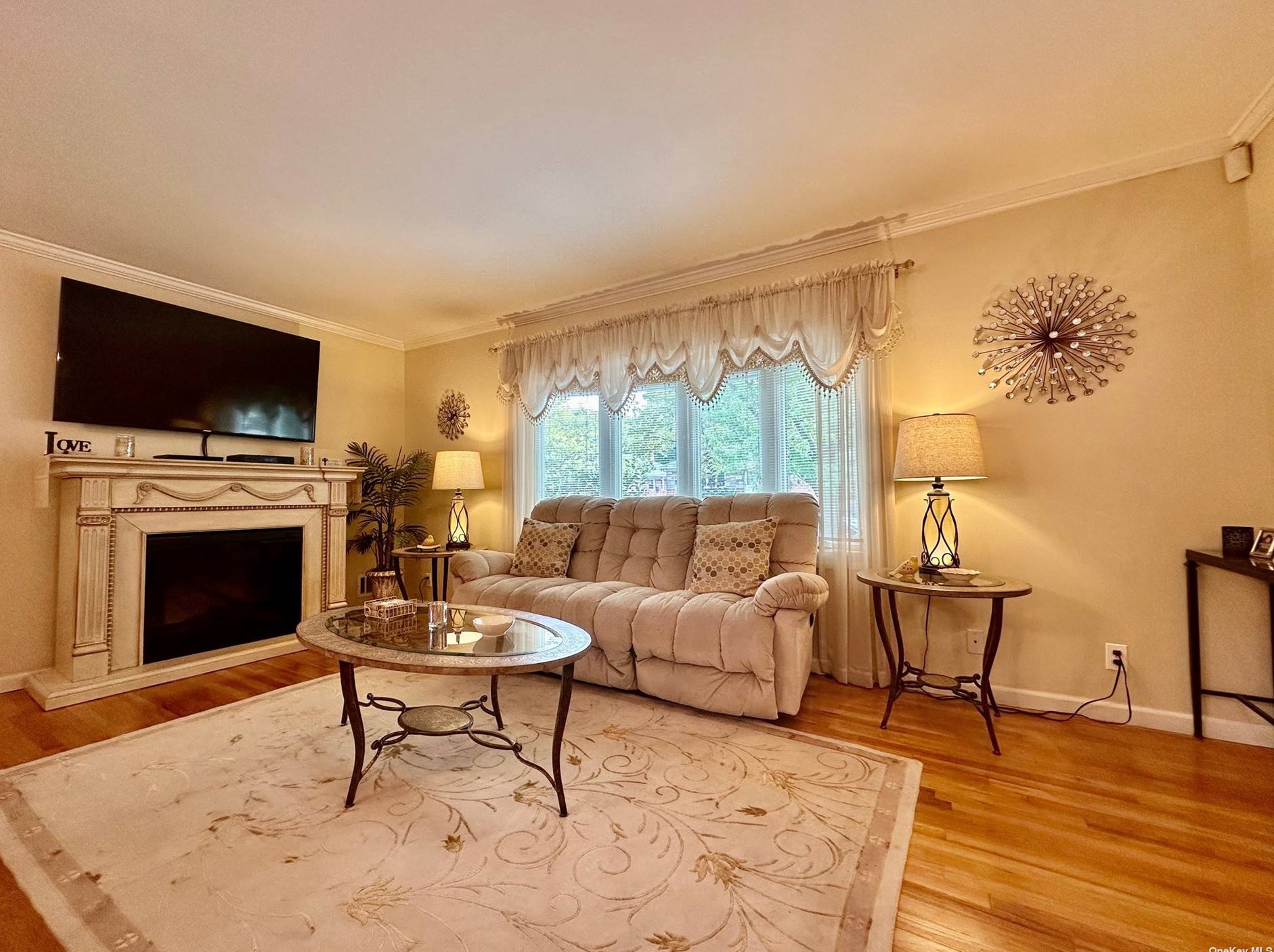 262-25 60th Rd, Flushing, NY 11362-3516