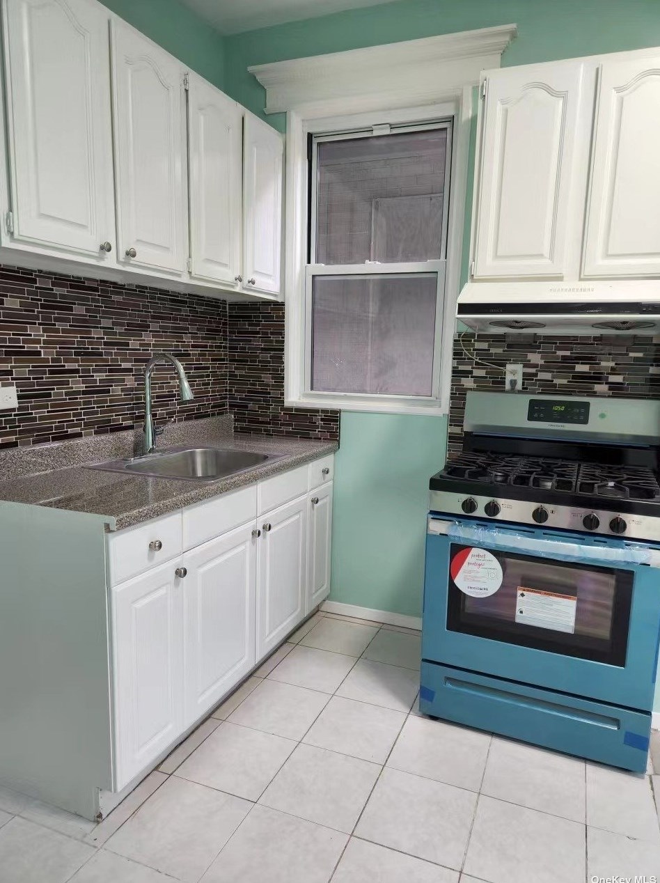12-45 119th St #2fl, Flushing, NY 11356