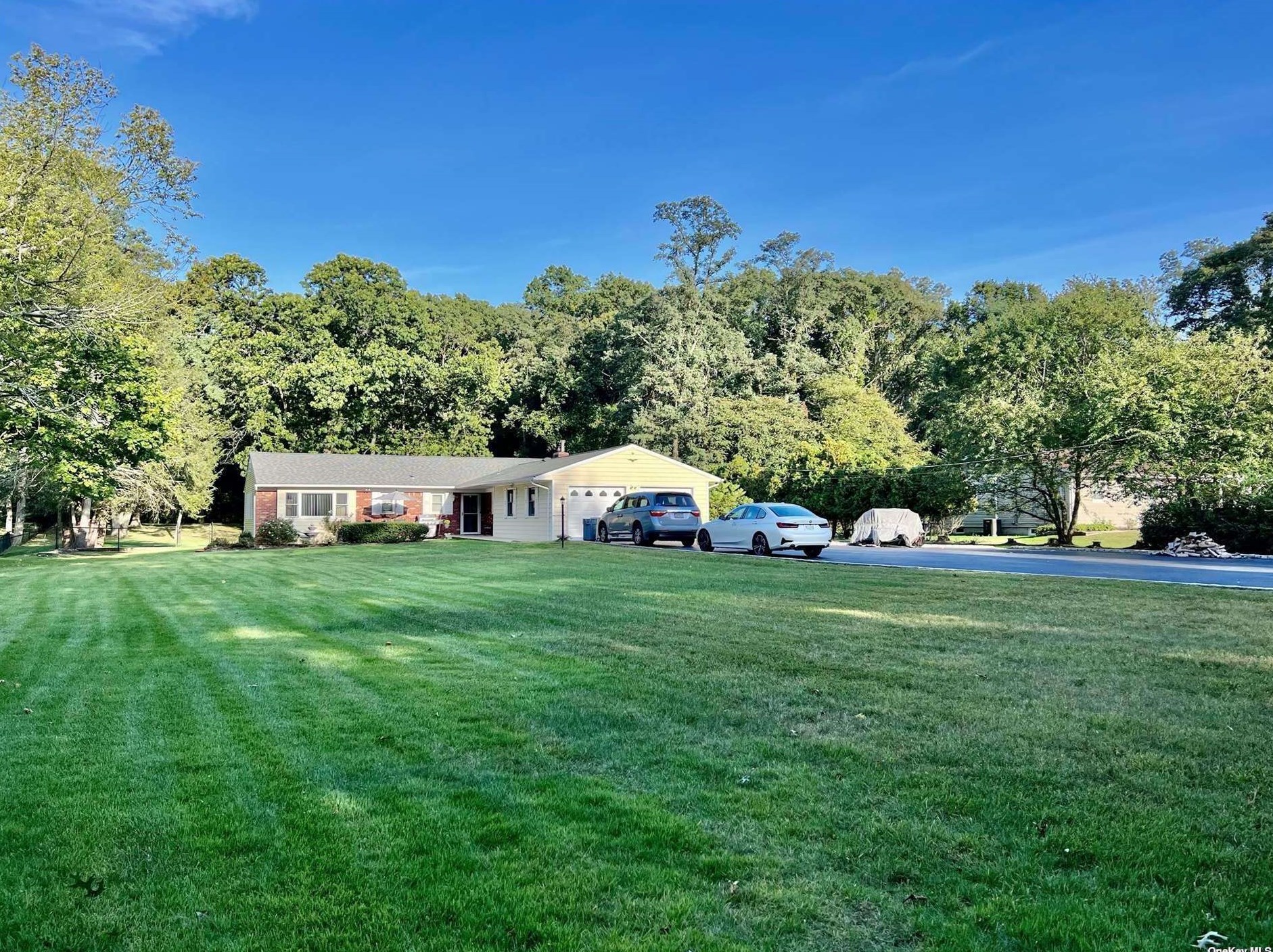 289 Cenacle Rd, Hauppauge, NY 11779-2201