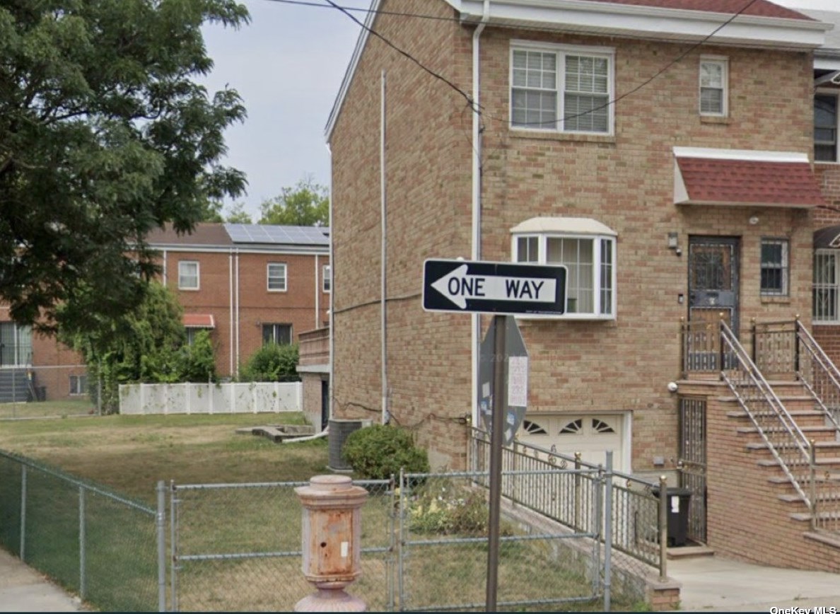 662 Shepherd Ave, Brooklyn, NY 11208-3624