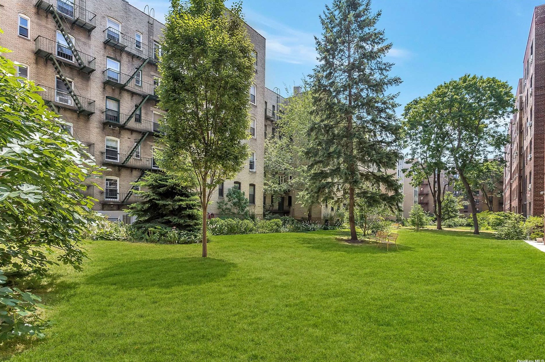 35-28 80th St, Flushing NY  11372-1318 exterior