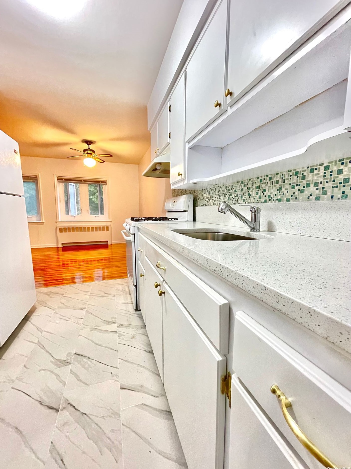 7572 199th St #2, Flushing, NY 11366