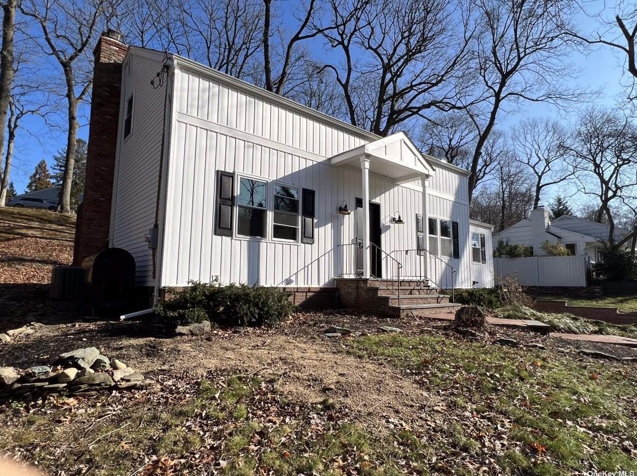 44 Vineyard Rd, Hunt NY 11743-1257 exterior