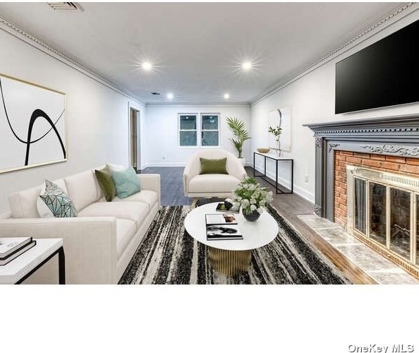 44 Vineyard Rd, Hunt NY  11743-2258 exterior