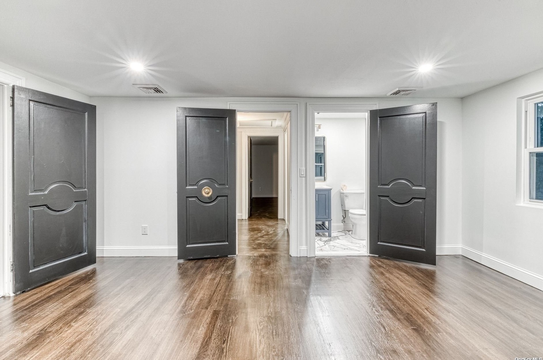 44 Vineyard Rd, Hunt NY 11743-1257 exterior