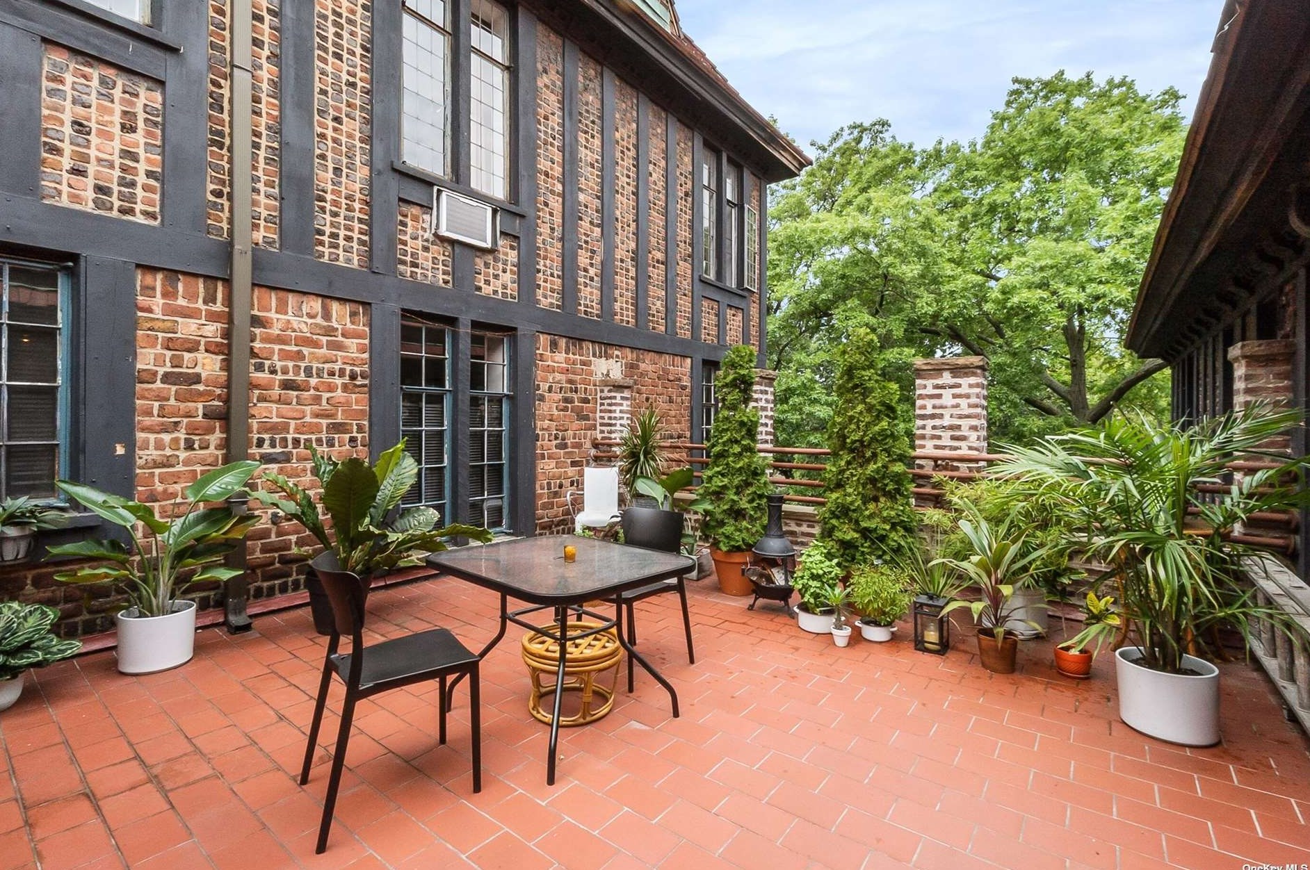 20 Continental Ave, Flushing NY 11375-5266 exterior