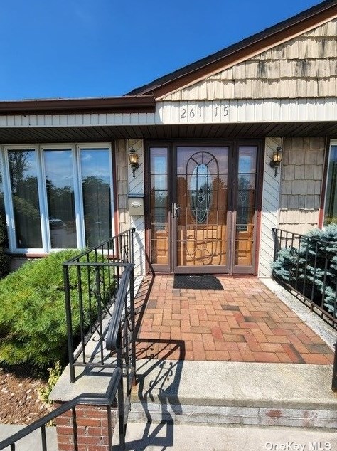 261-15 Bridgewater Ave, Floral Park, NY 11004