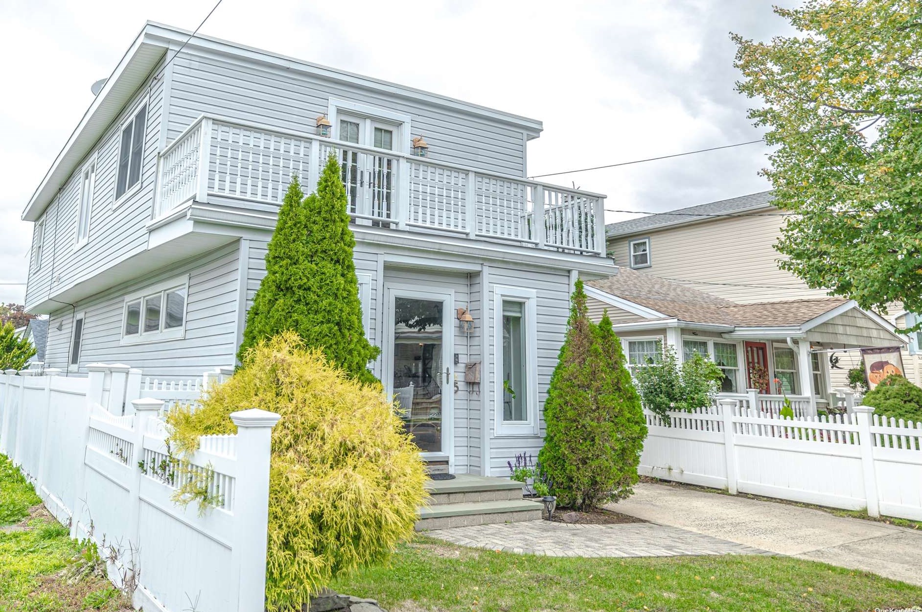 5 Sperry St E, East Rockaway, NY 11518