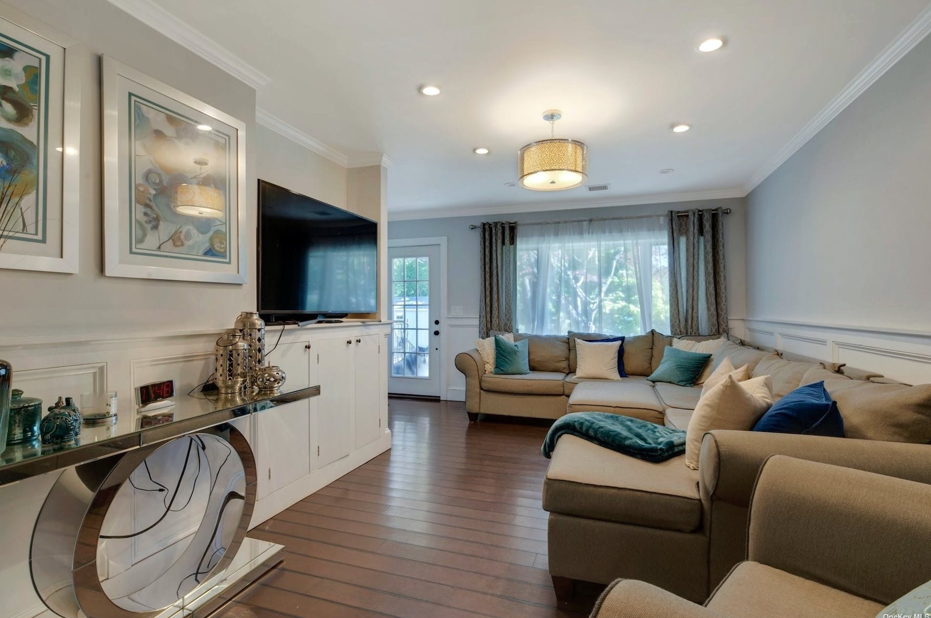 45 Ponquogue Ave, Hampton Bays NY  11946-1835 exterior