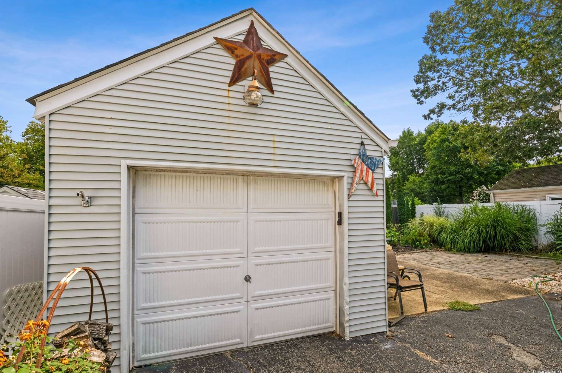20 Avalon Rd, Hewlett NY  11557-1401 exterior