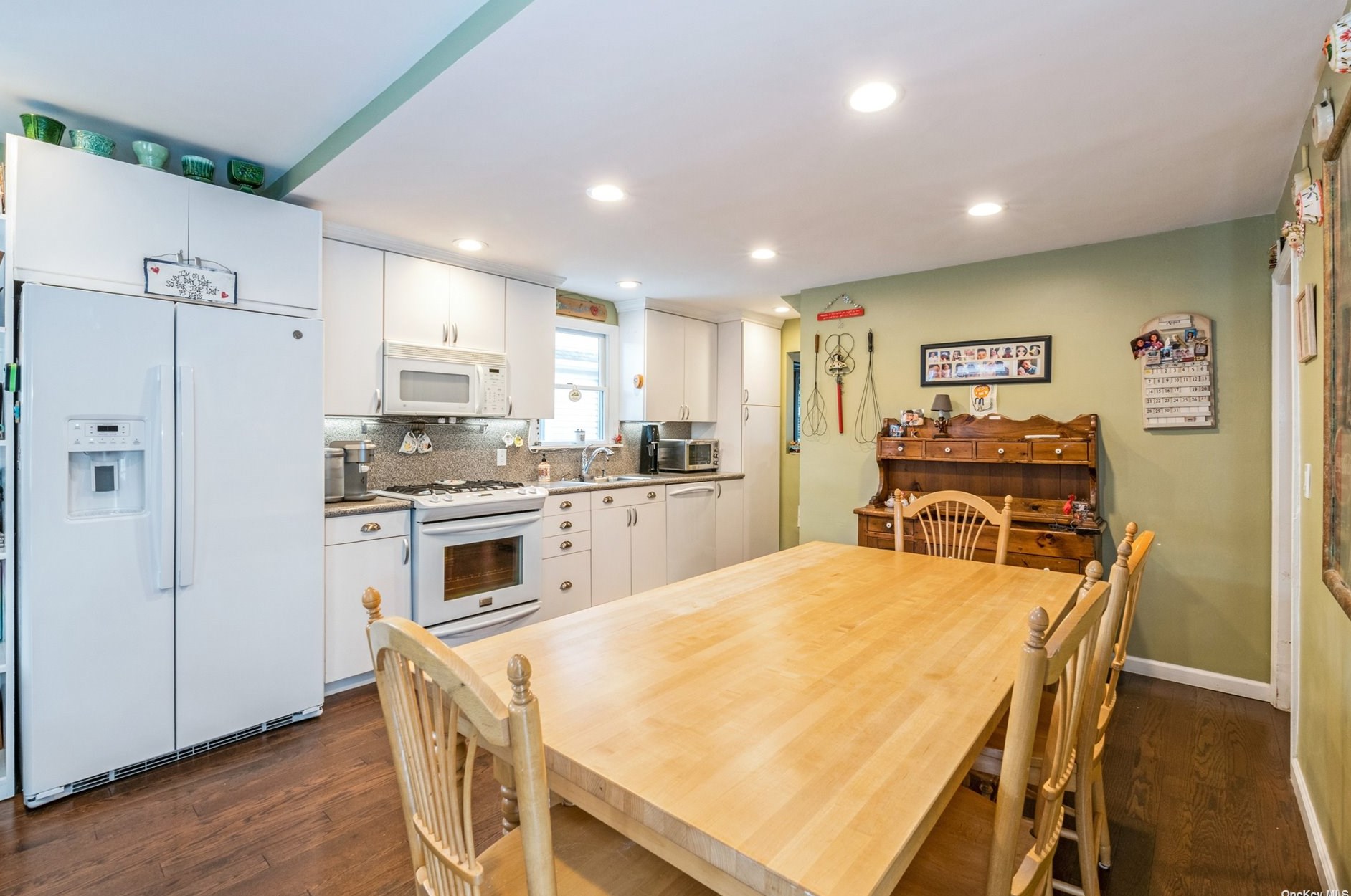 20 Avalon Rd, Hewlett NY  11557-1402 exterior