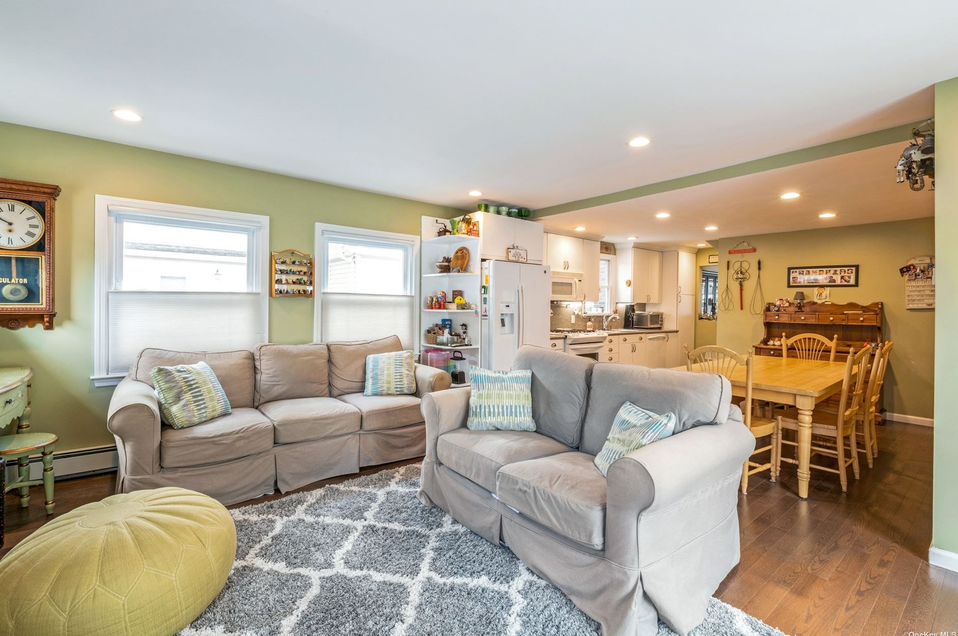 20 Avalon Rd, Hewlett NY  11557-1401 exterior