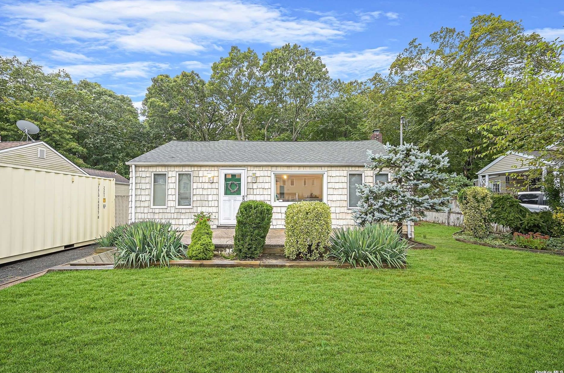 104 Clinton Ave, Canaan Lake, NY 11772-1103
