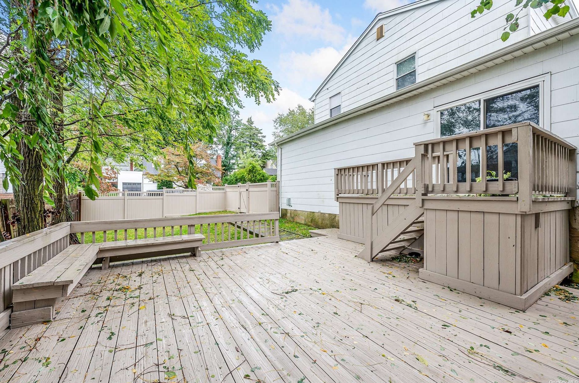 19 Tulane Rd, Glen Cove NY  11542-2002 exterior