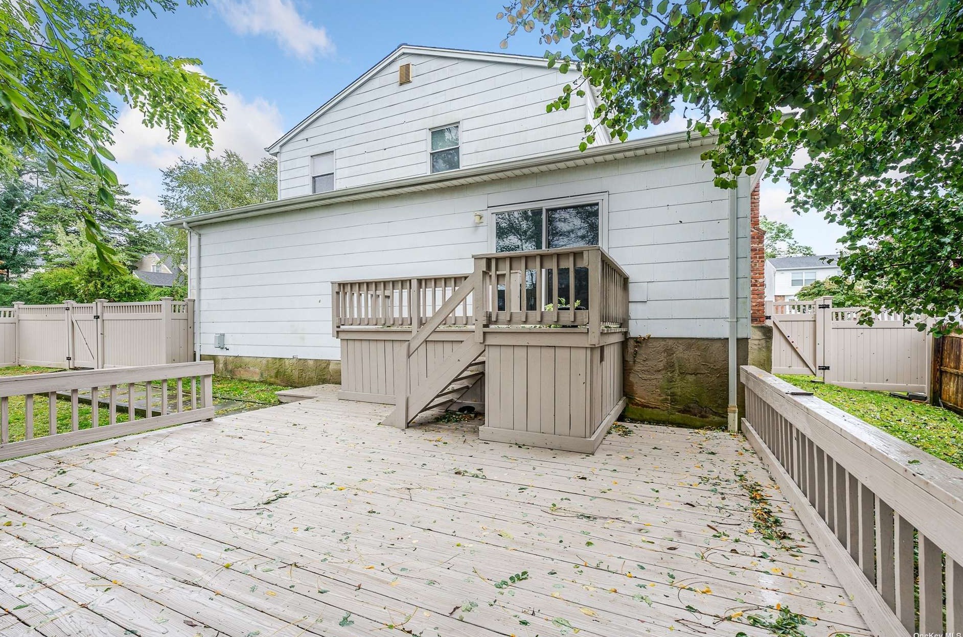 19 Tulane Rd, Glen Cove NY  11542-2002 exterior