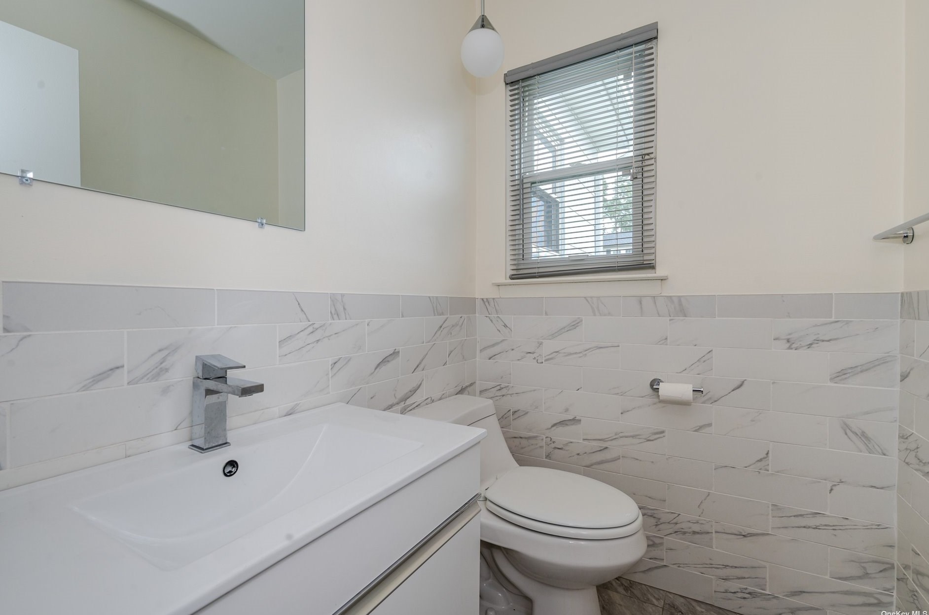 19 Tulane Rd, Glen Cove NY  11542-2002 exterior