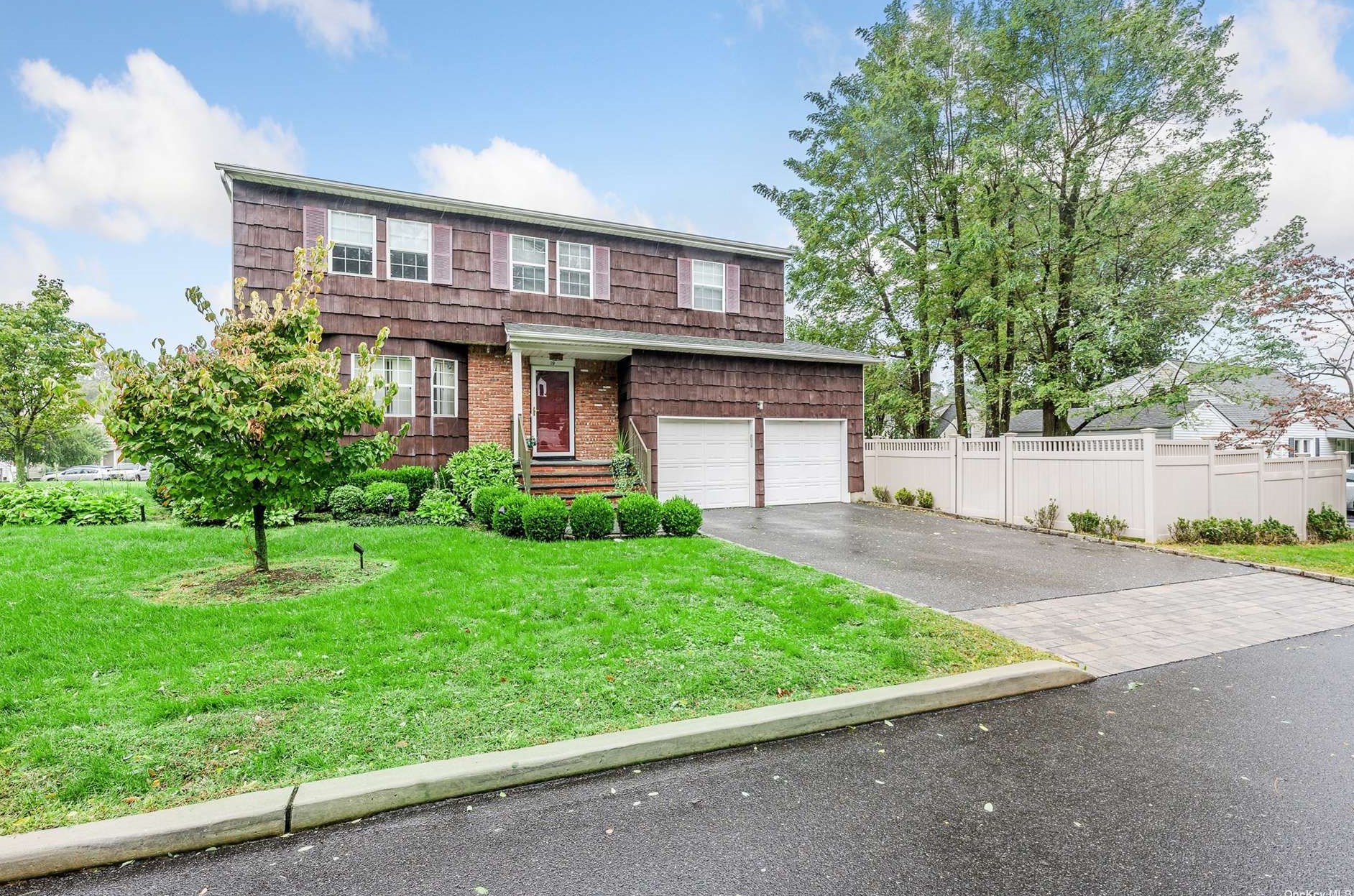 19 Tulane Rd, Glen Cove NY  11542-2002 exterior