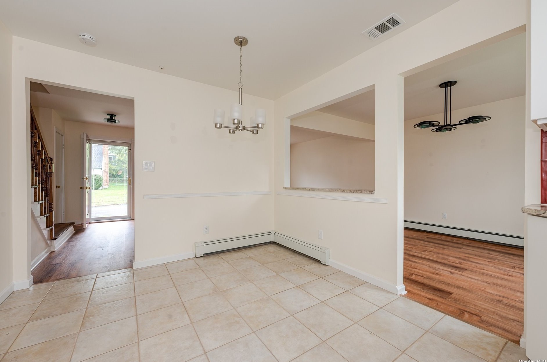 19 Tulane Rd, Glen Cove NY  11542-2002 exterior