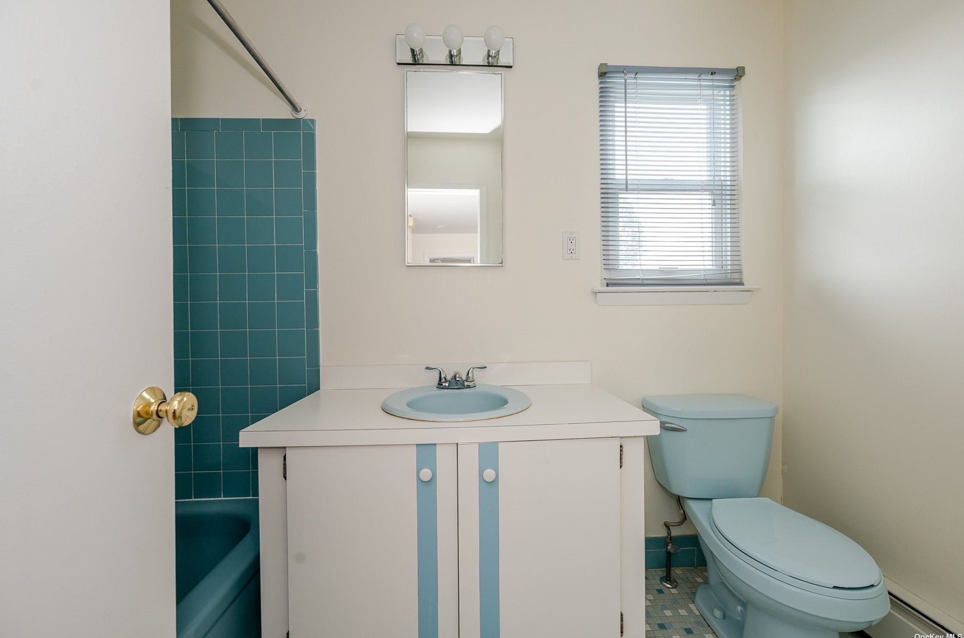 19 Tulane Rd, Glen Cove NY  11542-2002 exterior