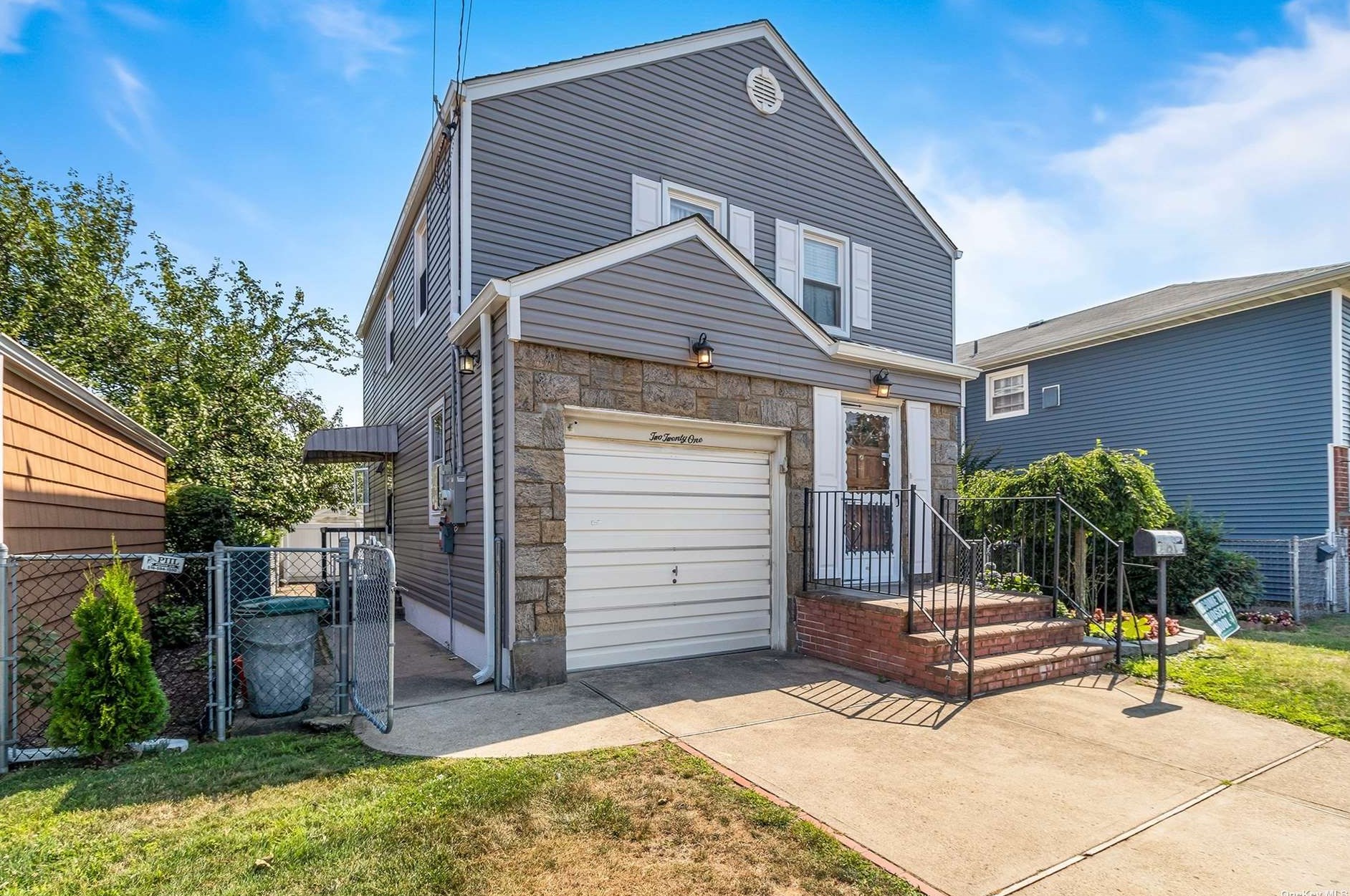 221 Grand Ave, Hempstead, NY 11552-1507