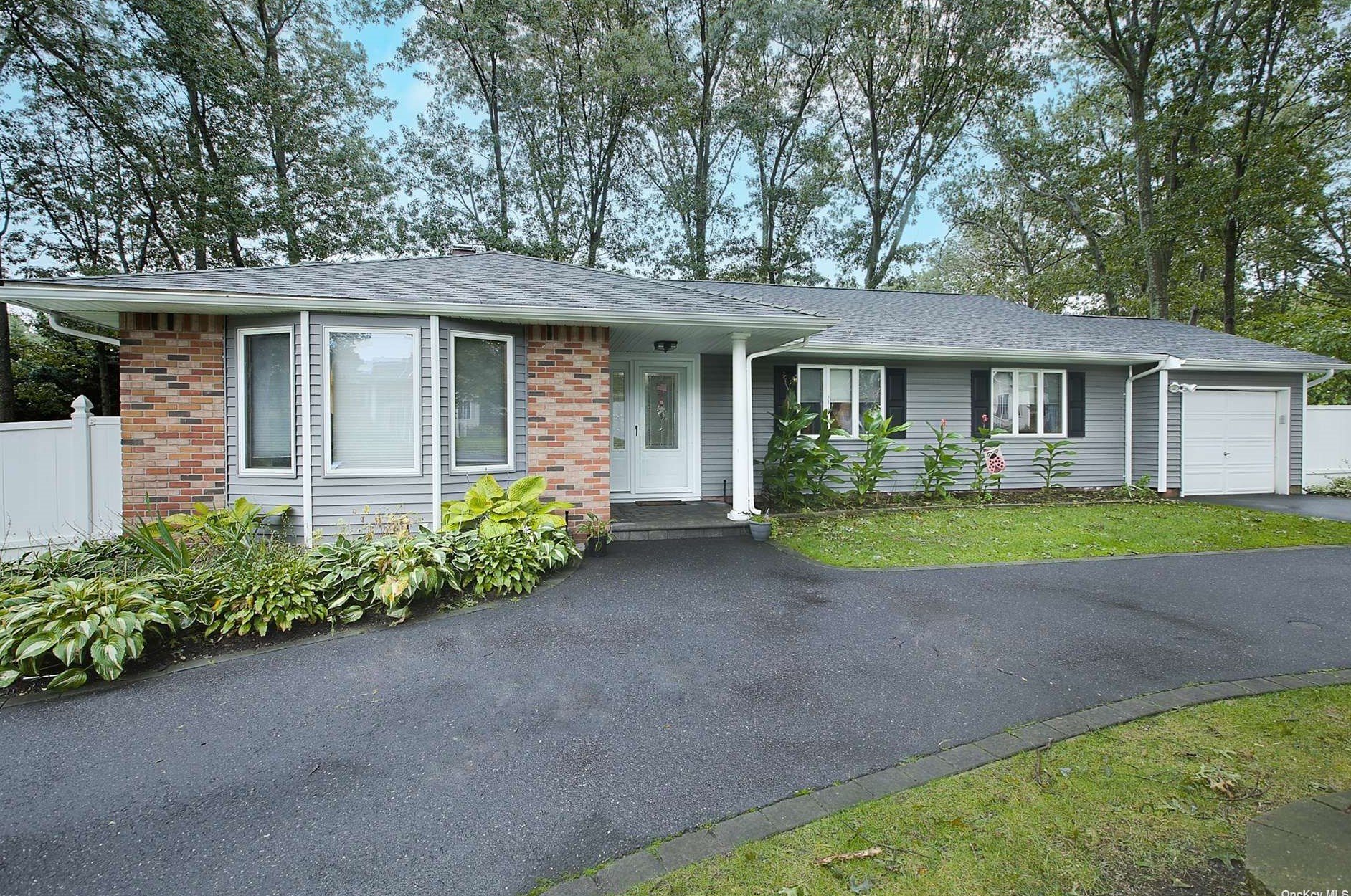 51 Patchogue Dr, Rocky Point, NY 11778-9336