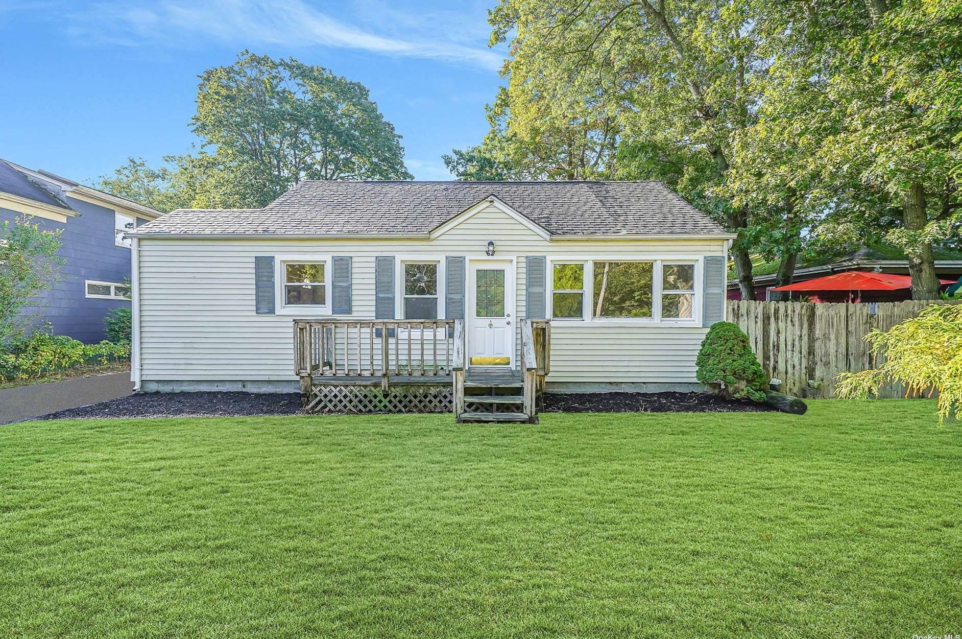 28 Howard St, Canaan Lake, NY 11772-2551