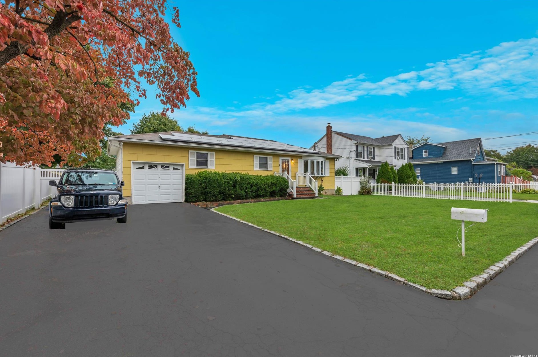 69 S 25th St, Wheatley Heights, NY 11798