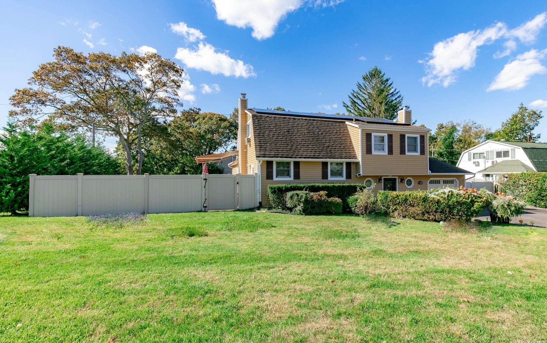44 Park Hill Dr, Selden, NY 11784-2626