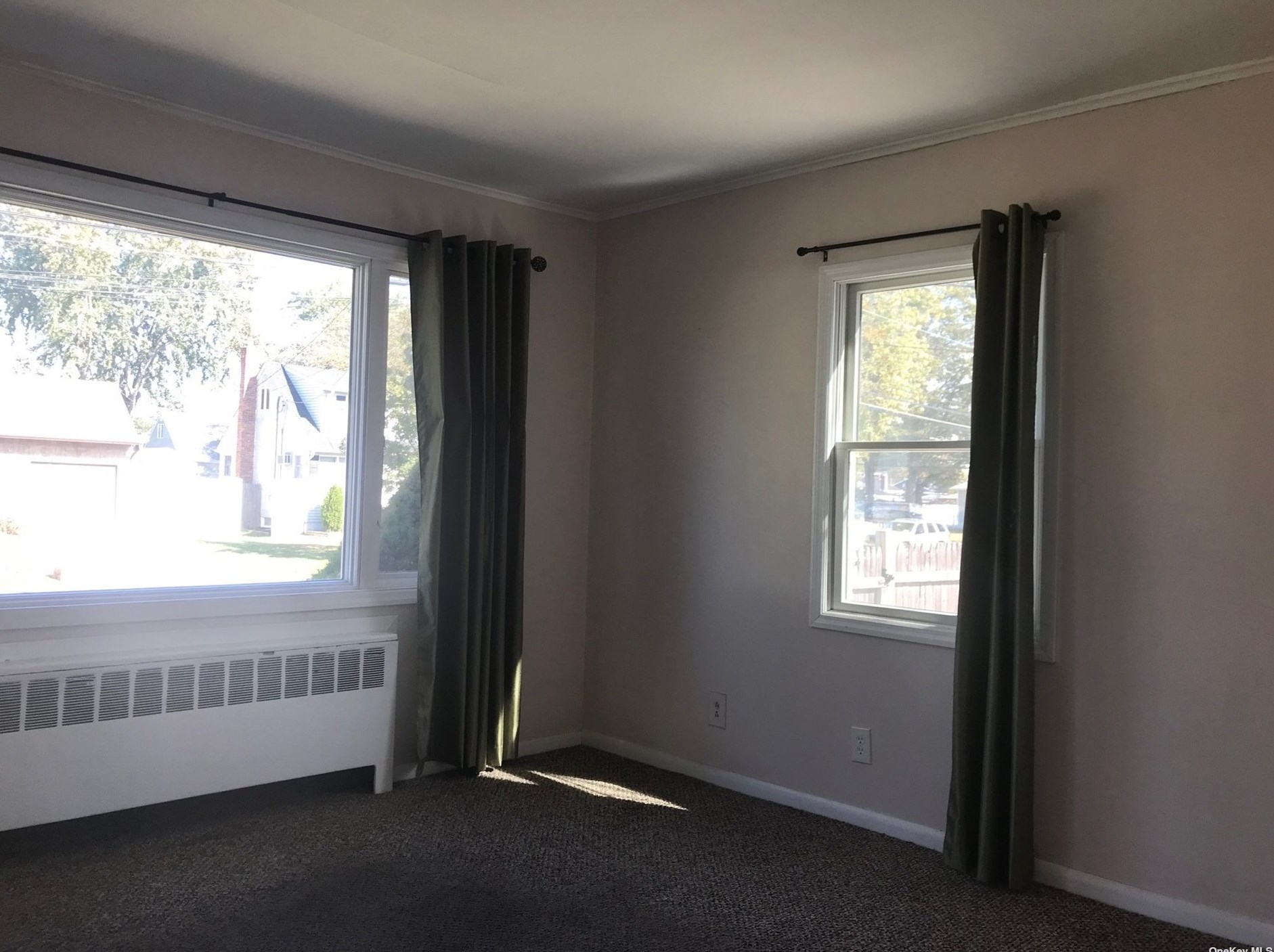 221 36th St, North Lindenhurst, NY 11757
