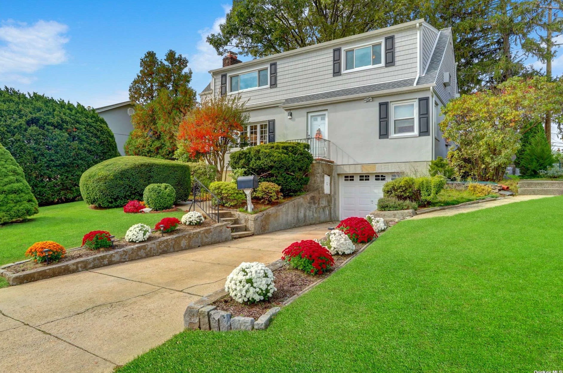 361 Garden City Rd, Franklin Square, NY 11010-3949