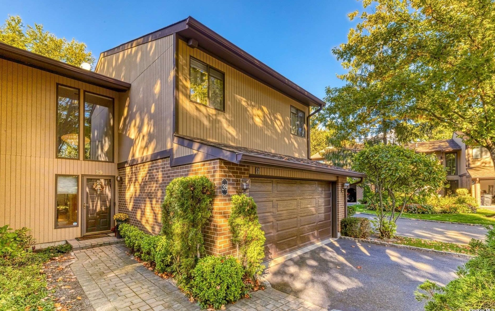39 Wimbledon Dr #39, East Hills, NY 11576