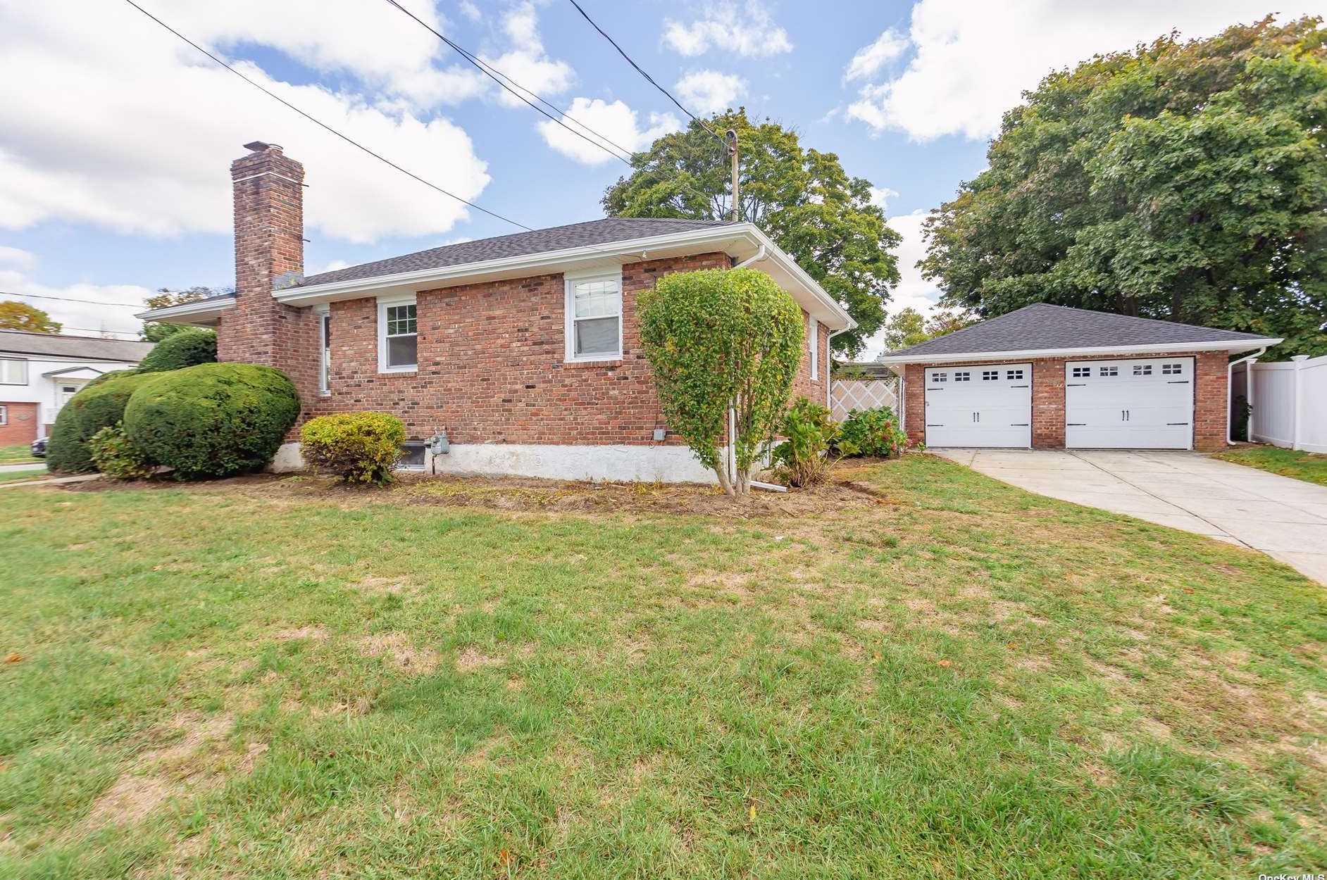 131 Roosevelt Ave, Freeport NY  11520-6125 exterior