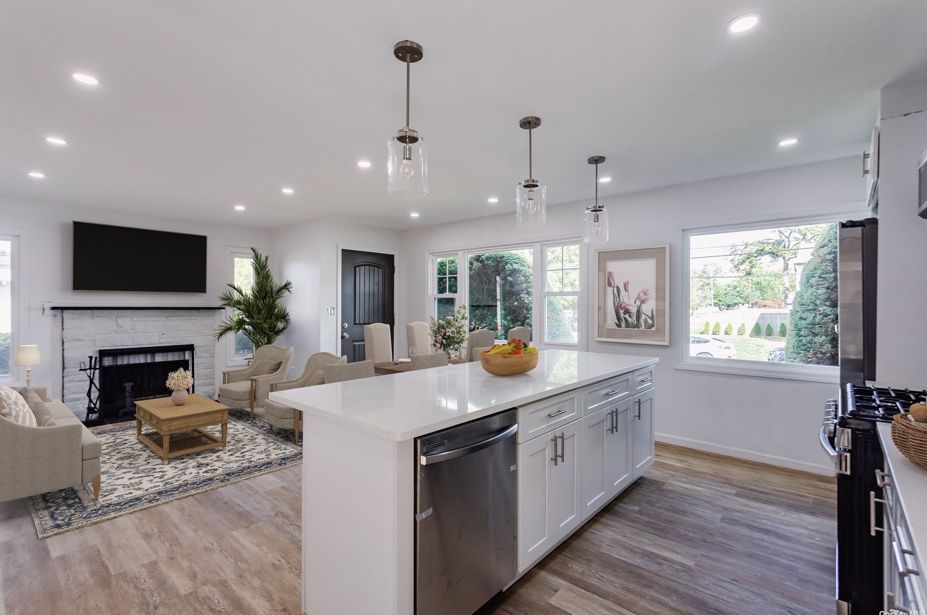 131 Roosevelt Ave, Freeport, NY 11520