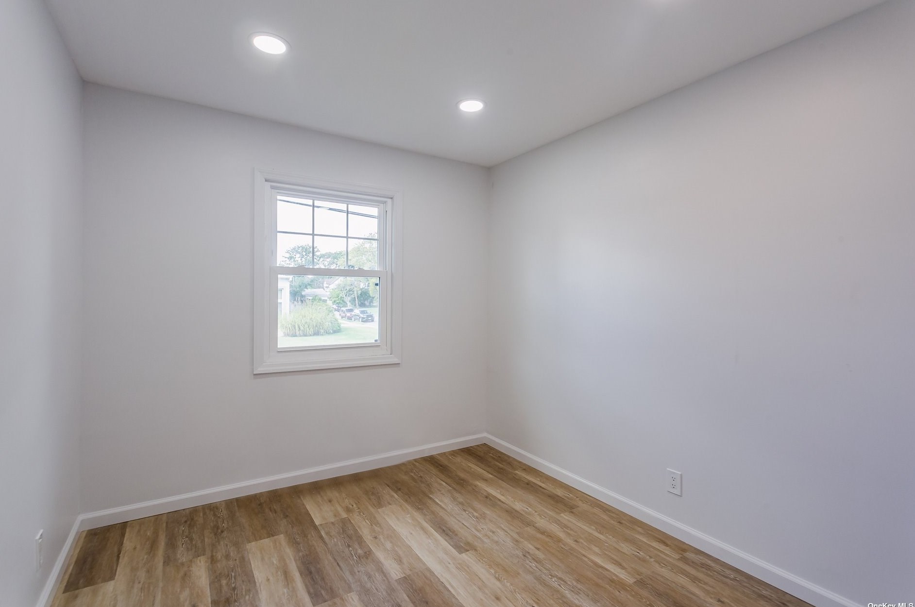 131 Roosevelt Ave, Freeport NY  11520-6125 exterior