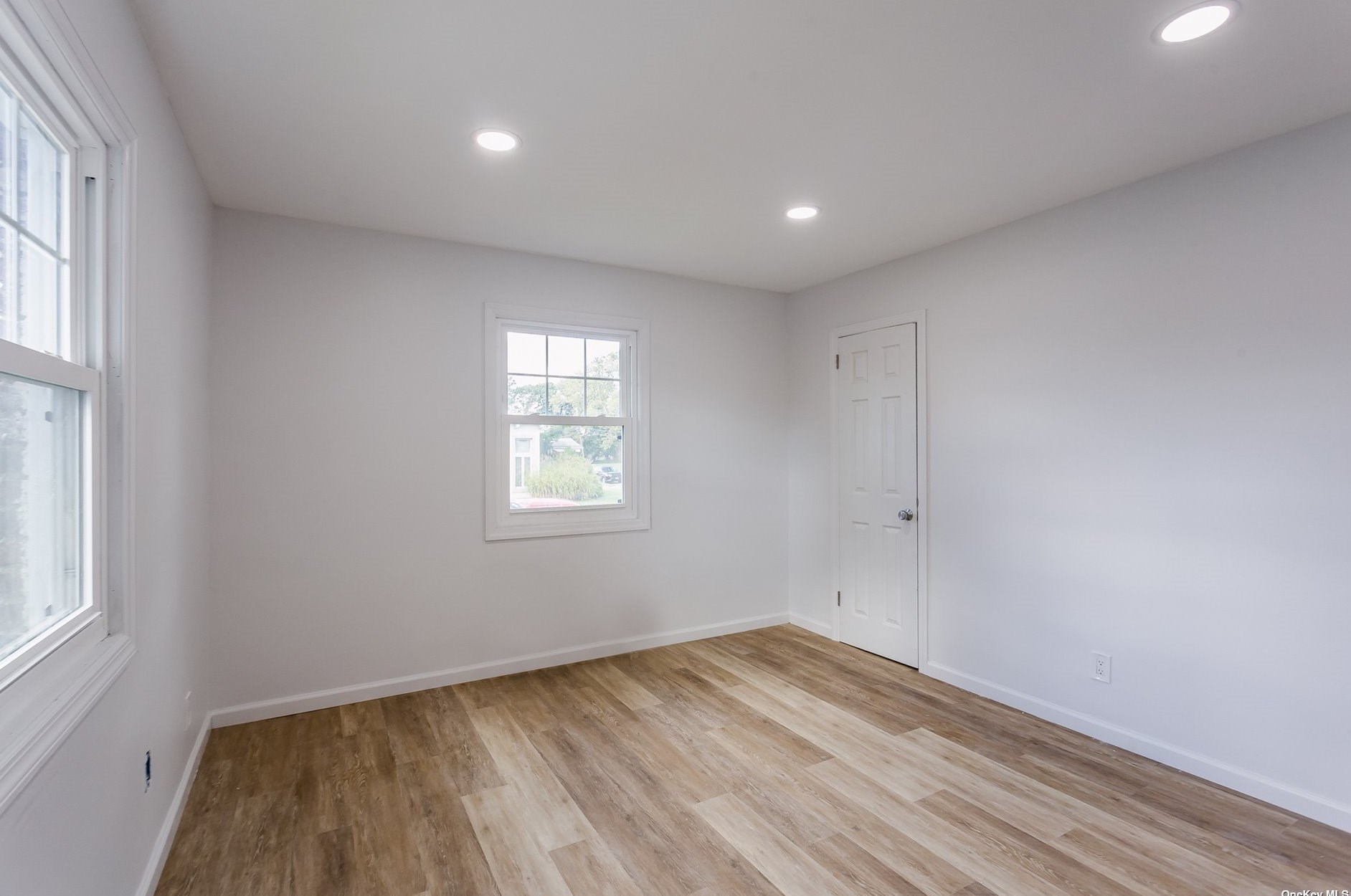 131 Roosevelt Ave, Freeport NY  11520-6125 exterior