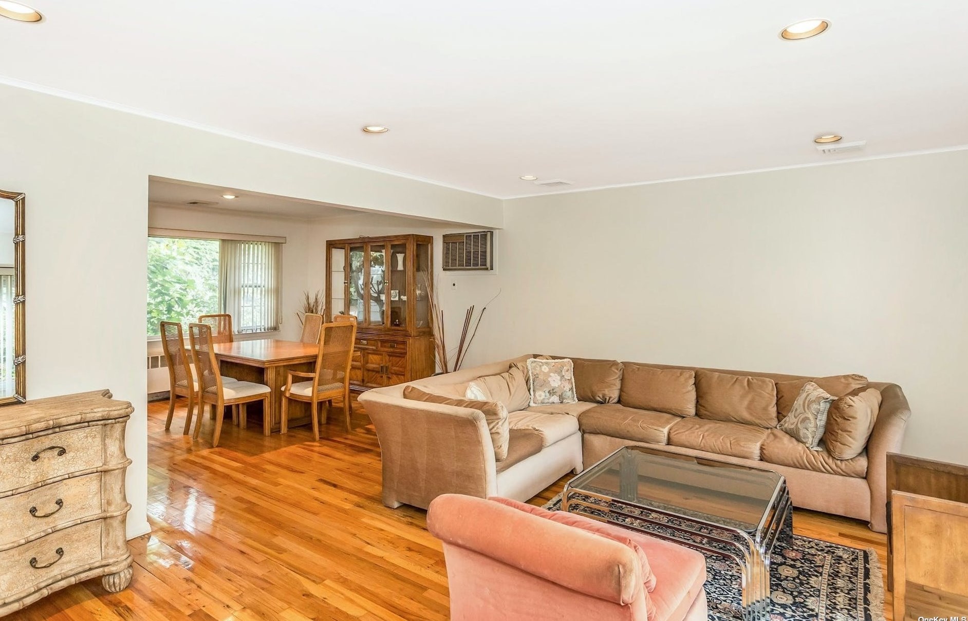 100 Nassau Ave, Hicksville, NY 11803-3609