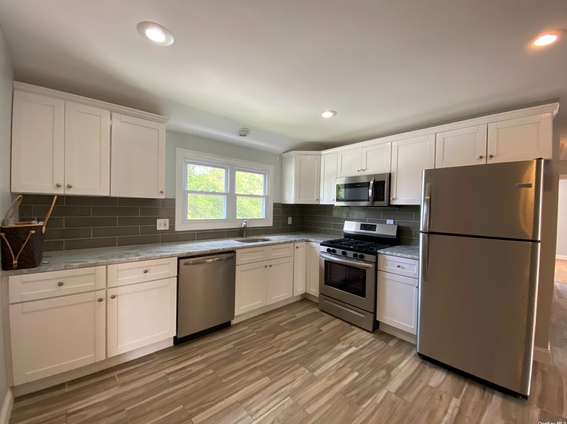 612 Lamoka Ave #2f, Staten Island, NY 10312