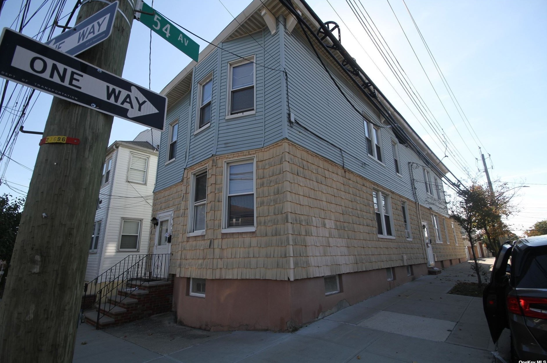 54-02 83rd St, Flushing, NY 11373-1631