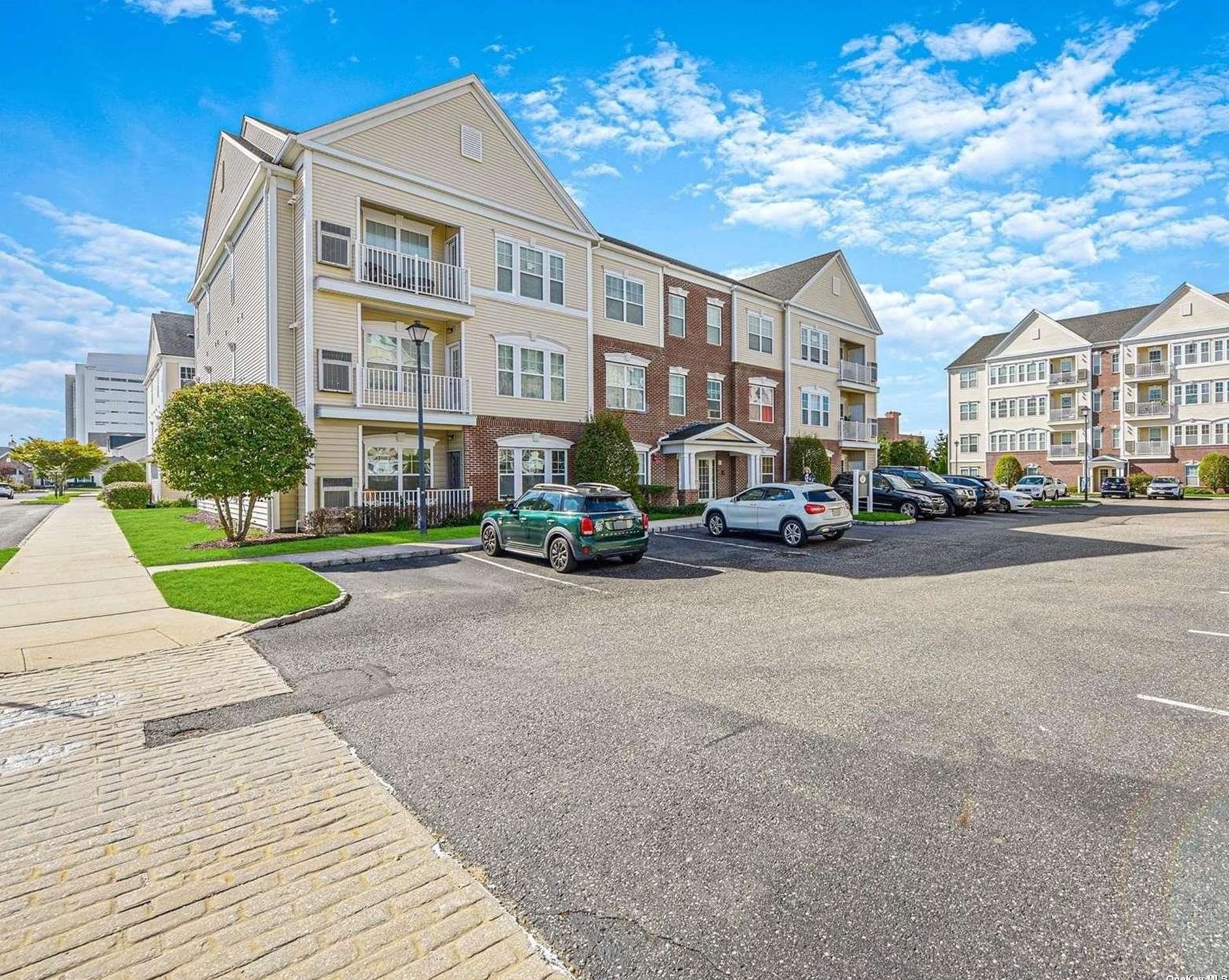 735 Kirkland Ct #735, Central Islip, NY 11722