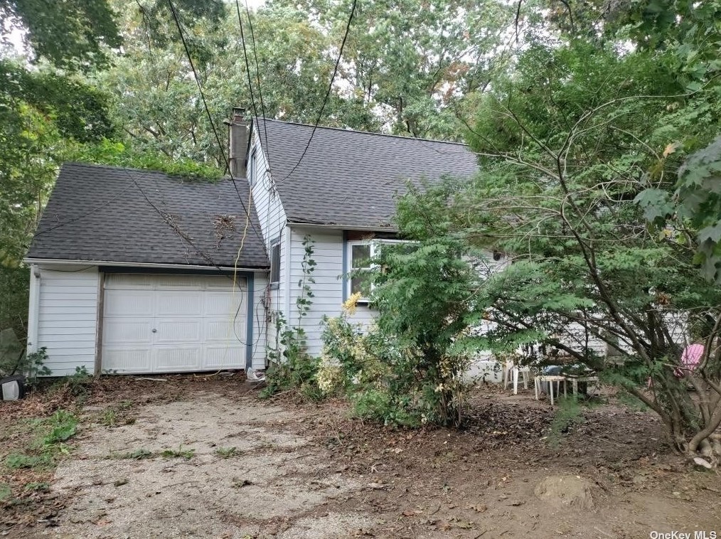 142 Walter Ave, Hauppauge, NY 11788-3423