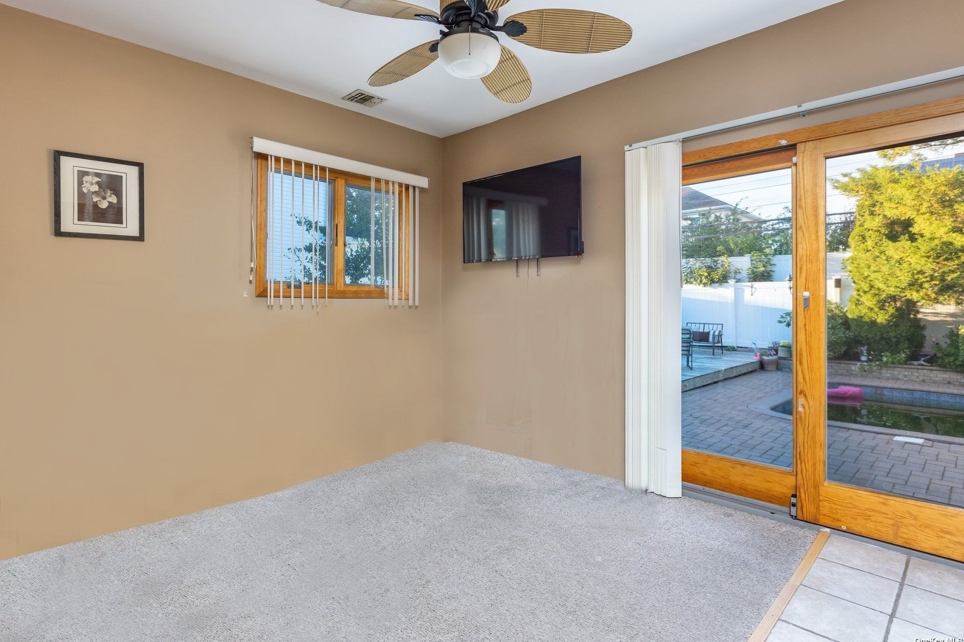 36 Garden Cir, Syosset NY  11791-4803 exterior