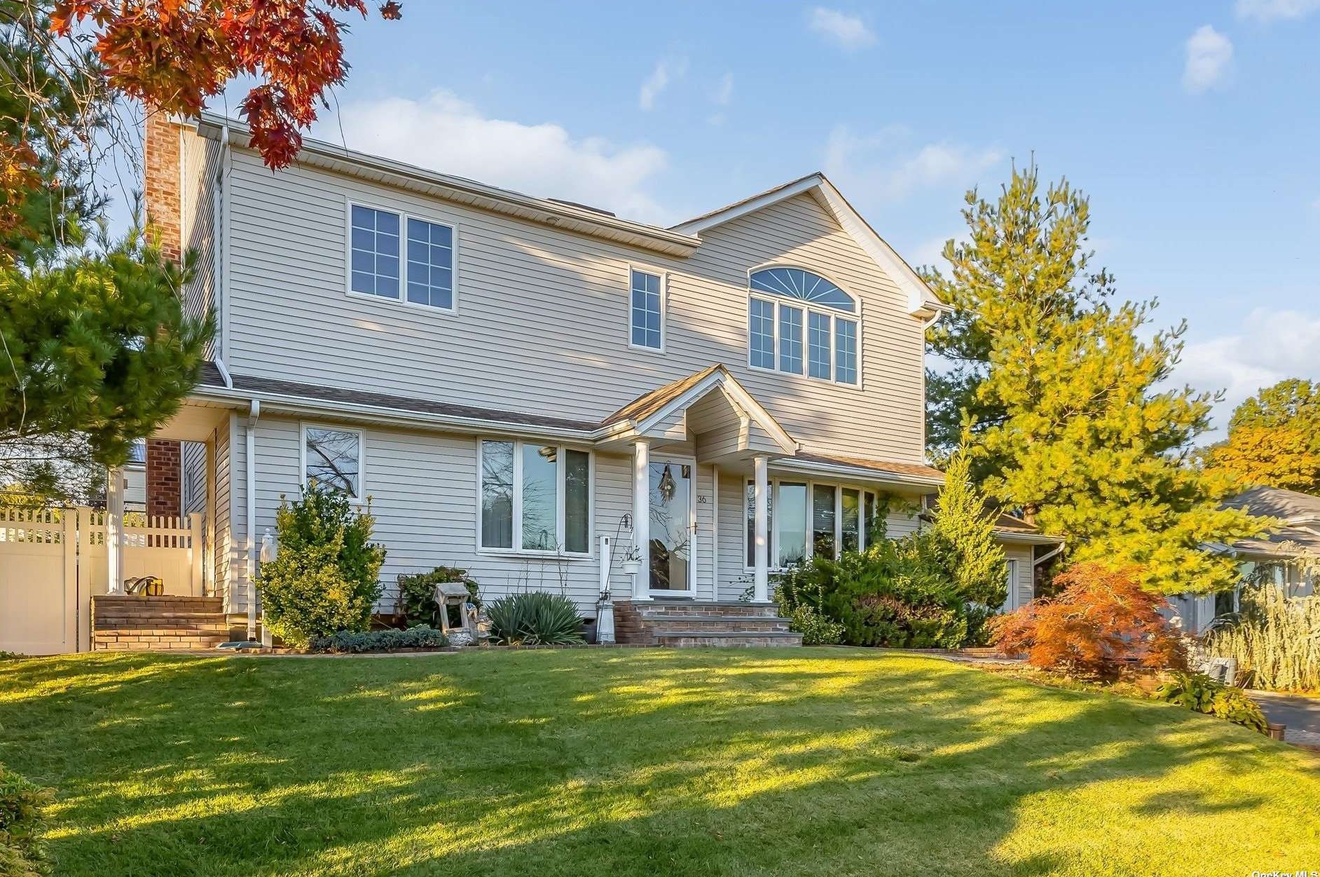 36 Garden Cir, Syosset, NY 11791-4803
