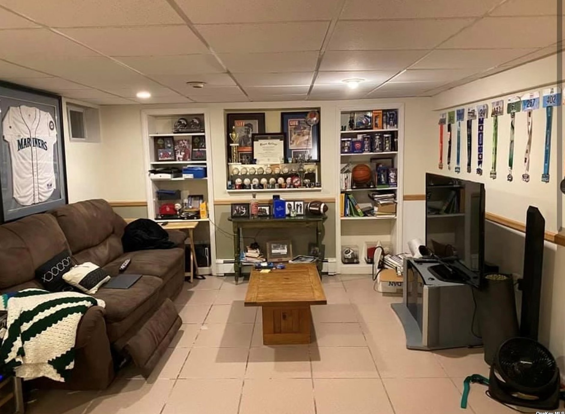 36 Garden Cir, Syosset NY  11791-4803 exterior