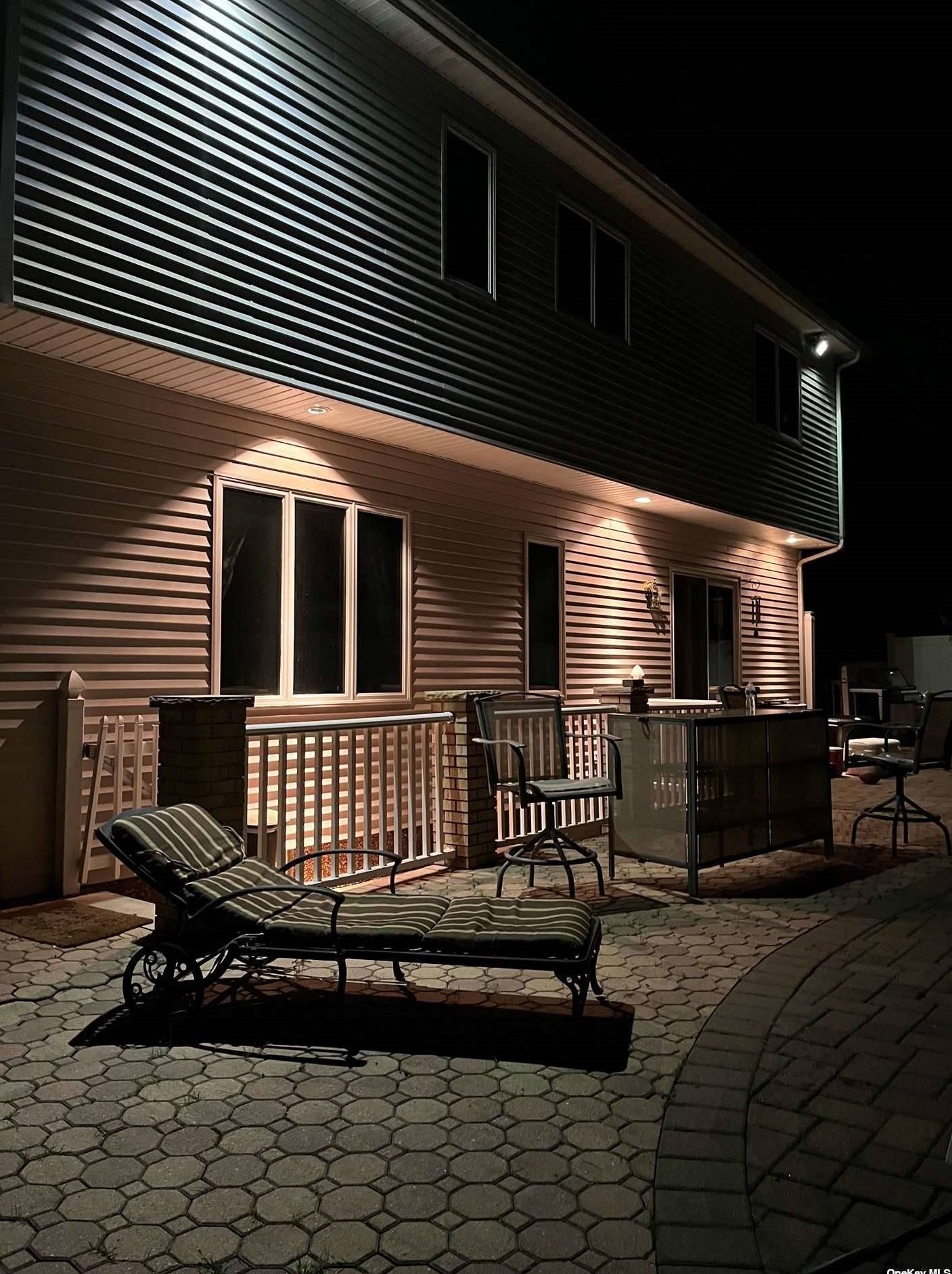 36 Garden Cir, Syosset NY  11791-4803 exterior