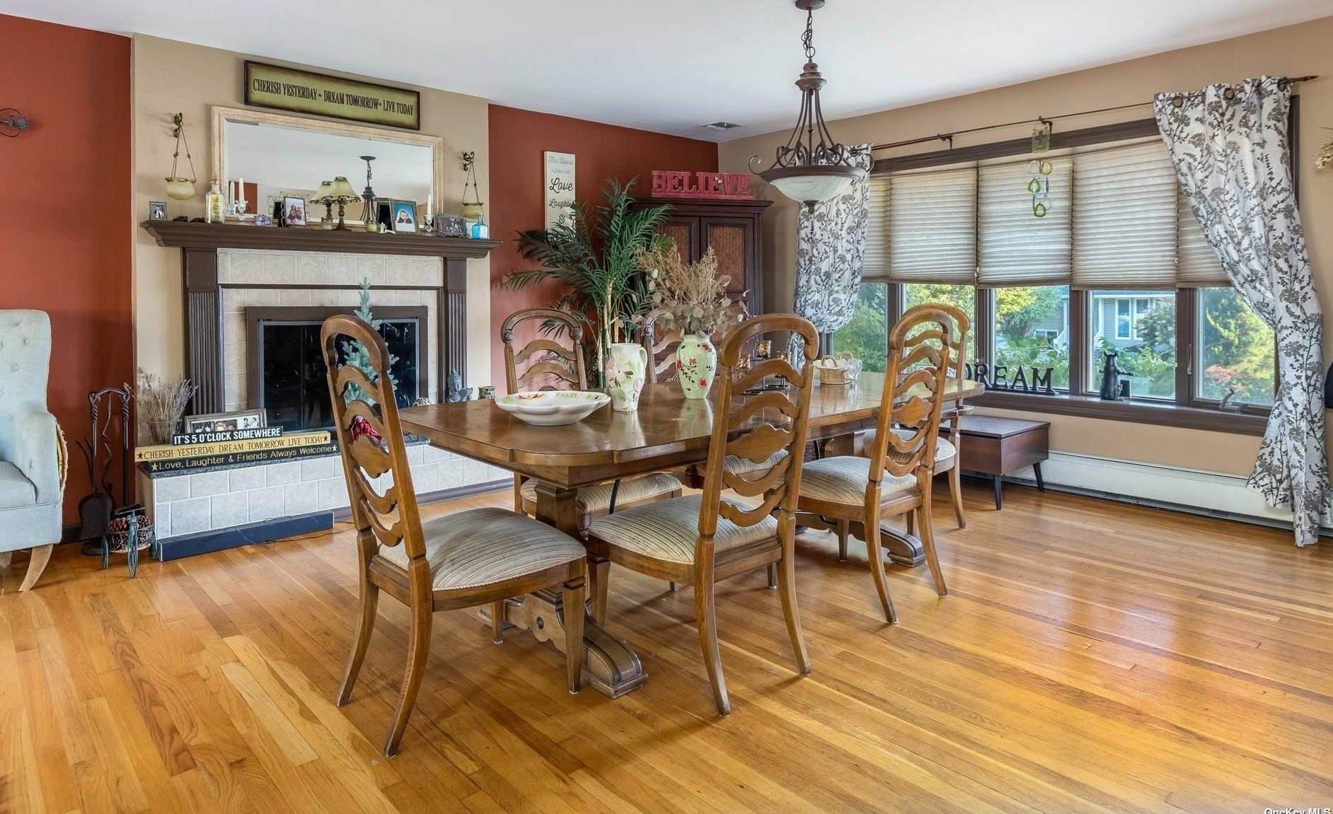 36 Garden Cir, Syosset NY  11791-4803 exterior