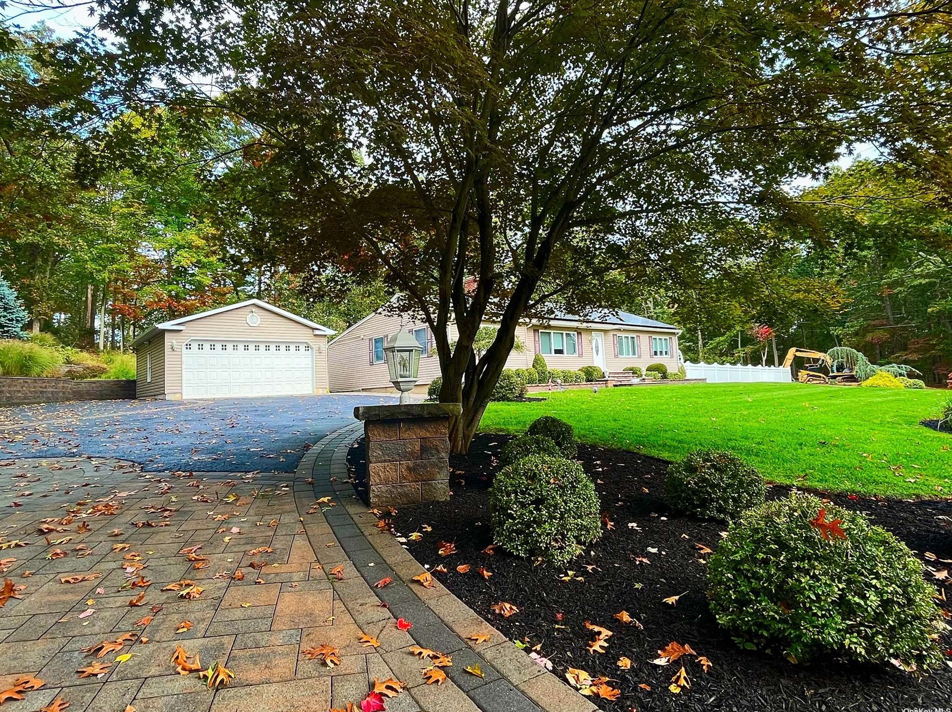 24 Randall Rd, Wildwood, NY 11792-1510