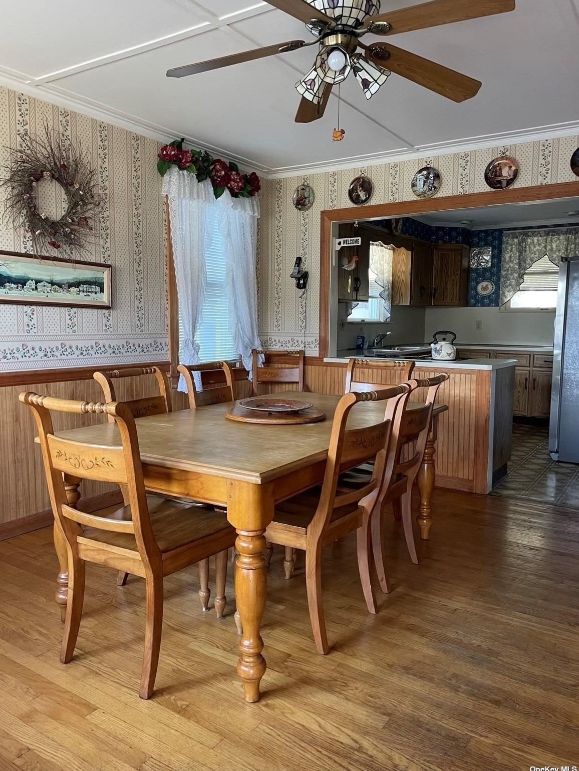675 S 5th St, North Lindenhurst, NY 11757